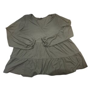 Torrid size 3 green texture jersey v-neck long sleeve tiered top